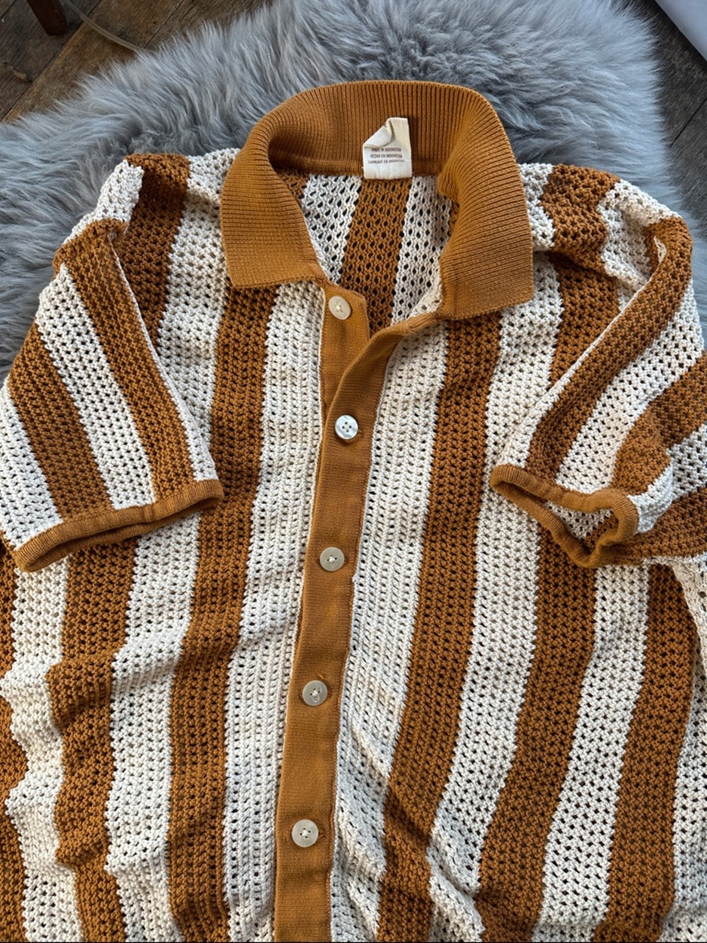 Men's Casual Button-Down Knit Shirt in Cream & Brown